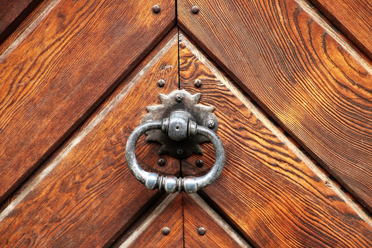 Comment ouvrir une porte bloquée ?