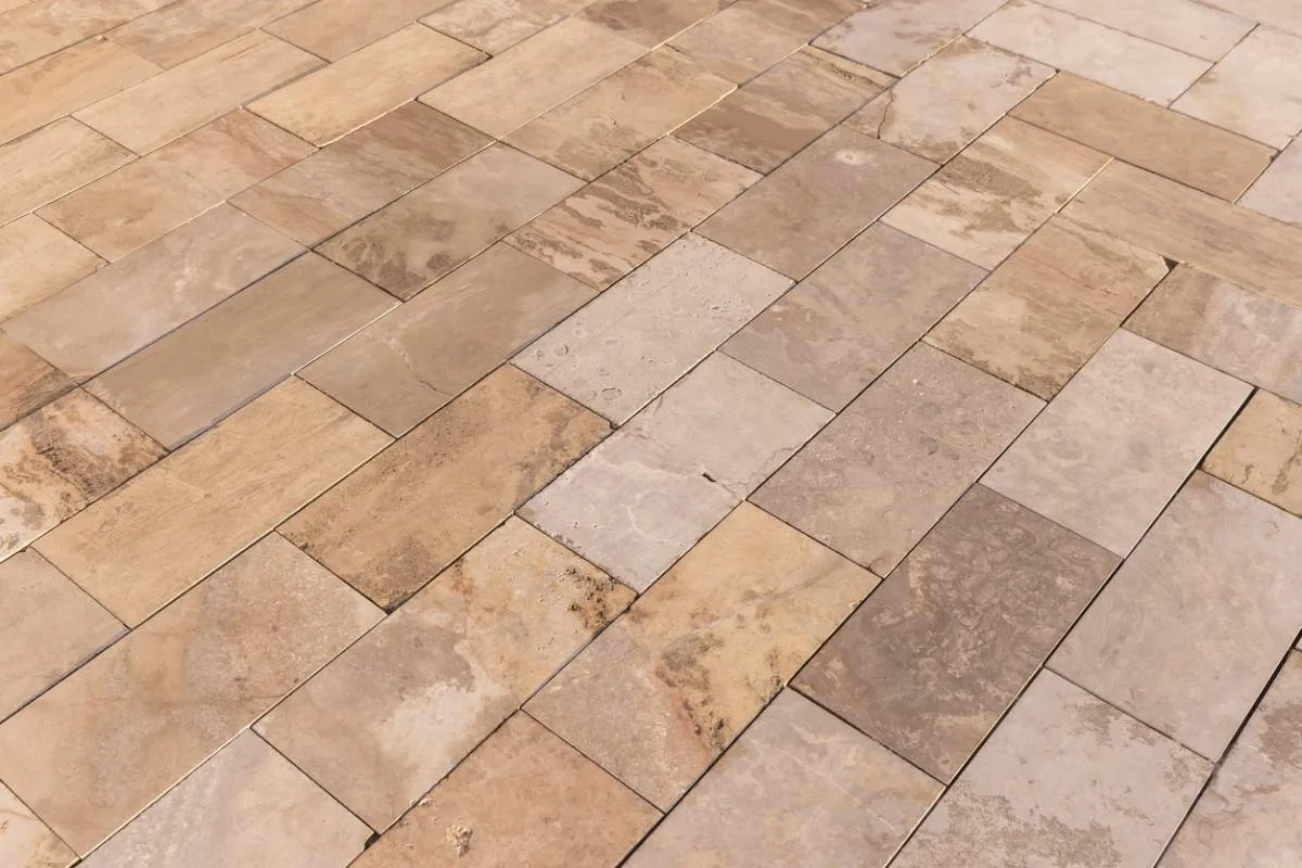 Le carrelage effet pierre : charme minéral sans les contraintes du naturel
