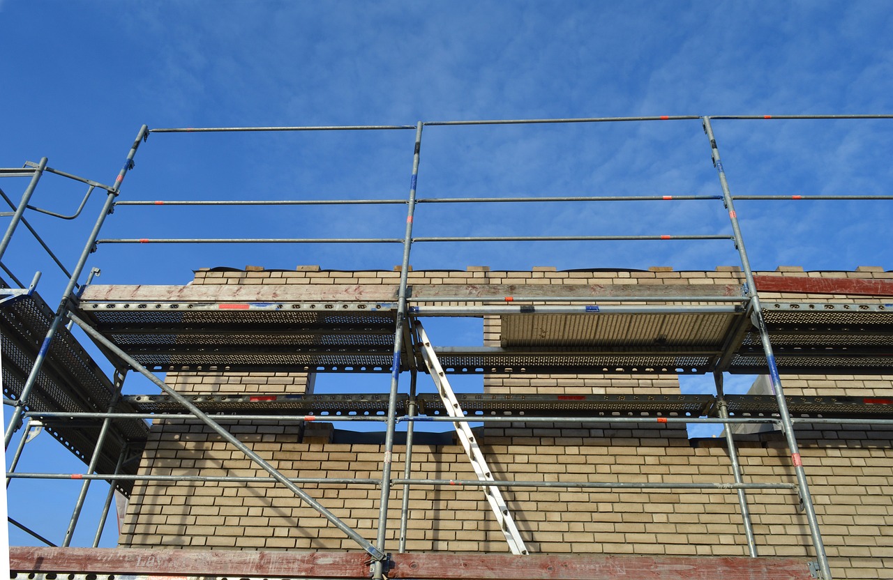 Optimiser les travaux de rénovation avec un monte matériaux