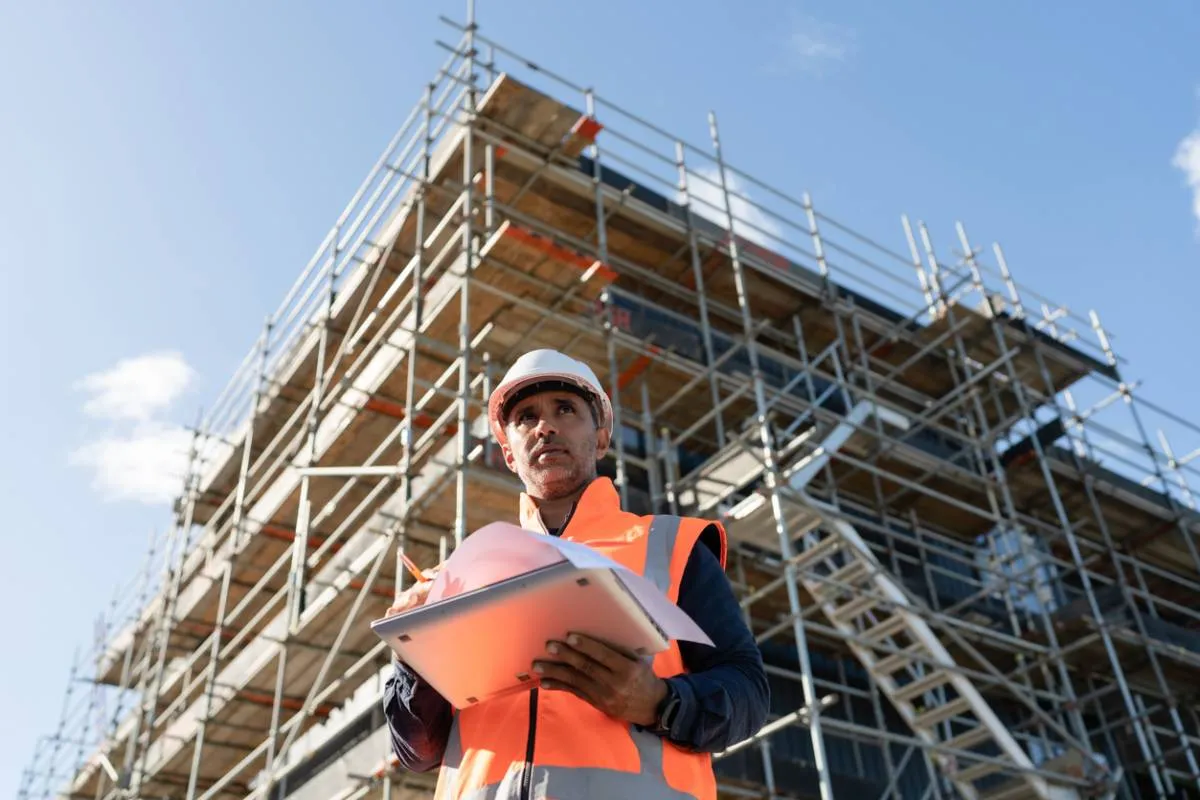 Échafaudage roulant ou fixe : lequel choisir ?