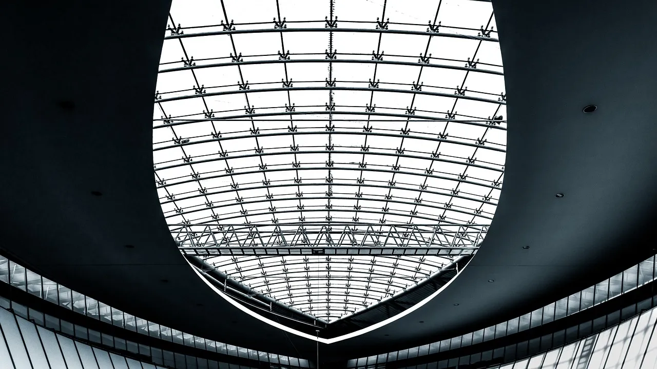 Tôle transparente : laquelle choisir pour un projet extérieur durable ?