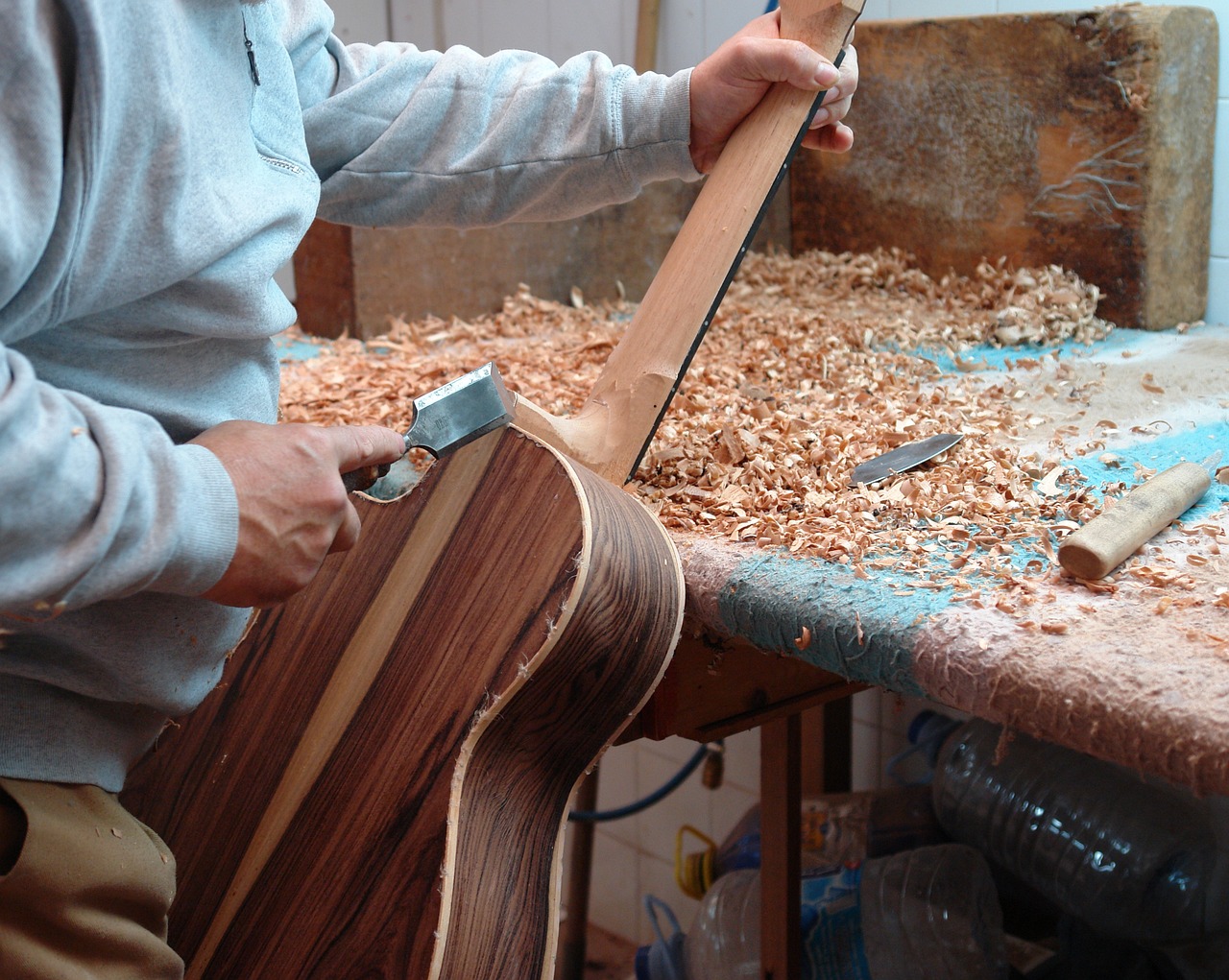 Découvrez l’art et le métier du Luthier : un atout original pour votre maison