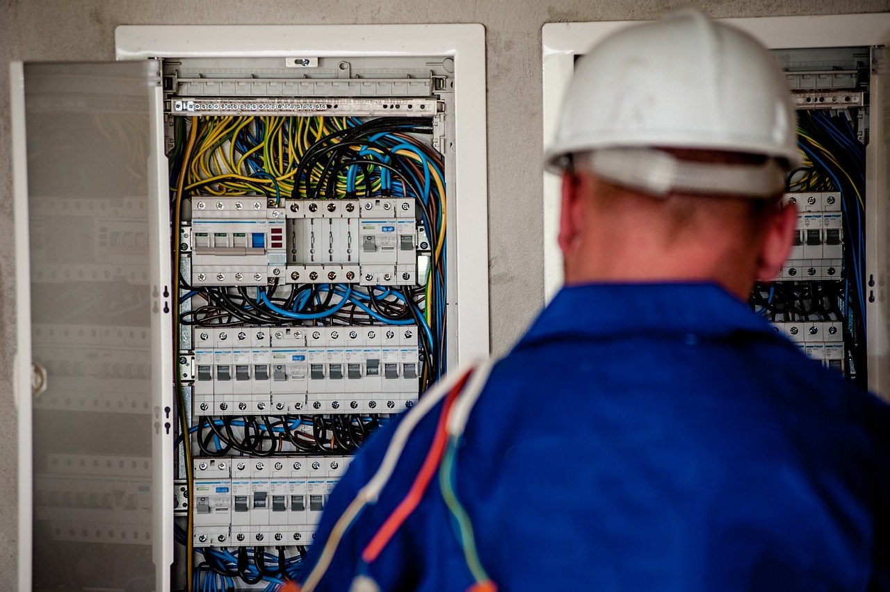 Maintenance de la chaîne électrique : 6 pratiques essentielles pour prévenir les pannes