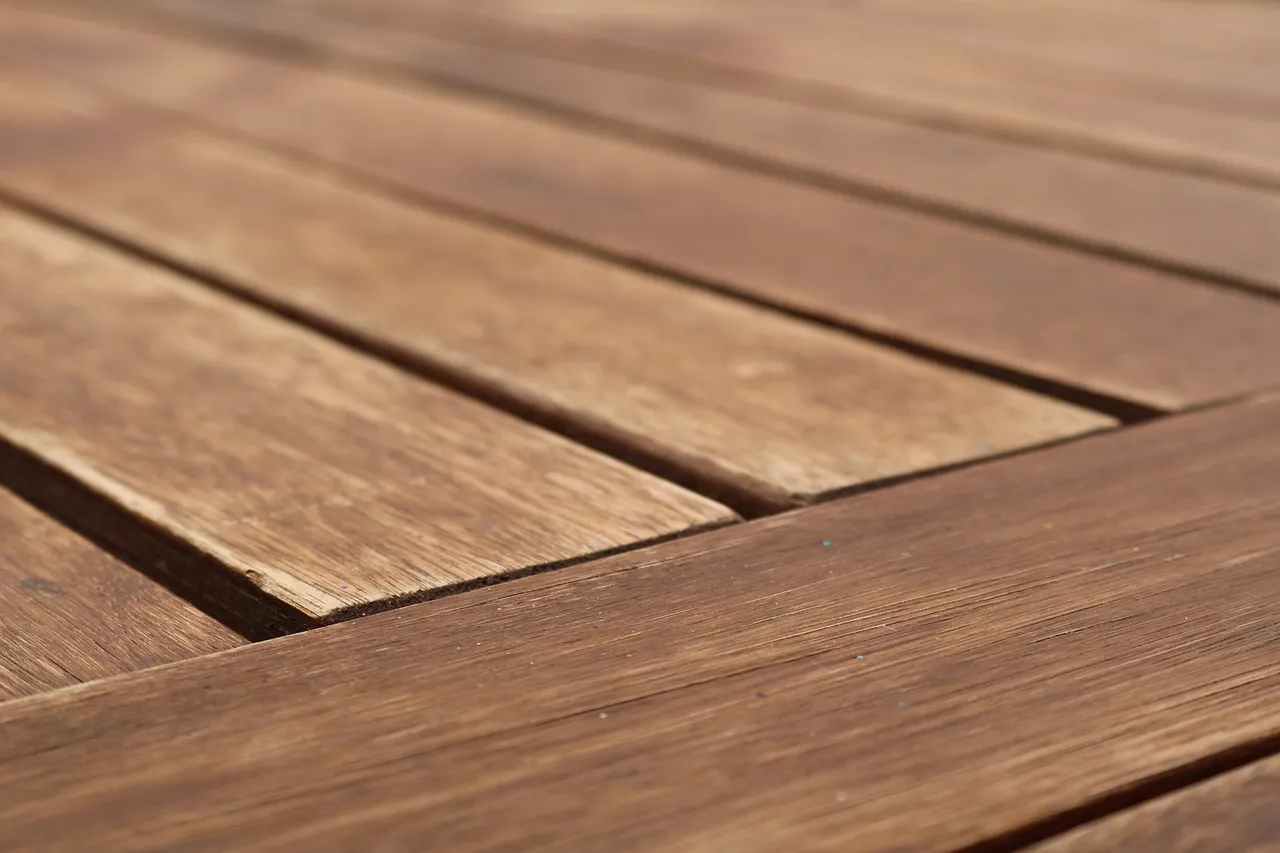 Conseils pratiques pour la protection et le traitement du bois dans l’artisanat professionnel