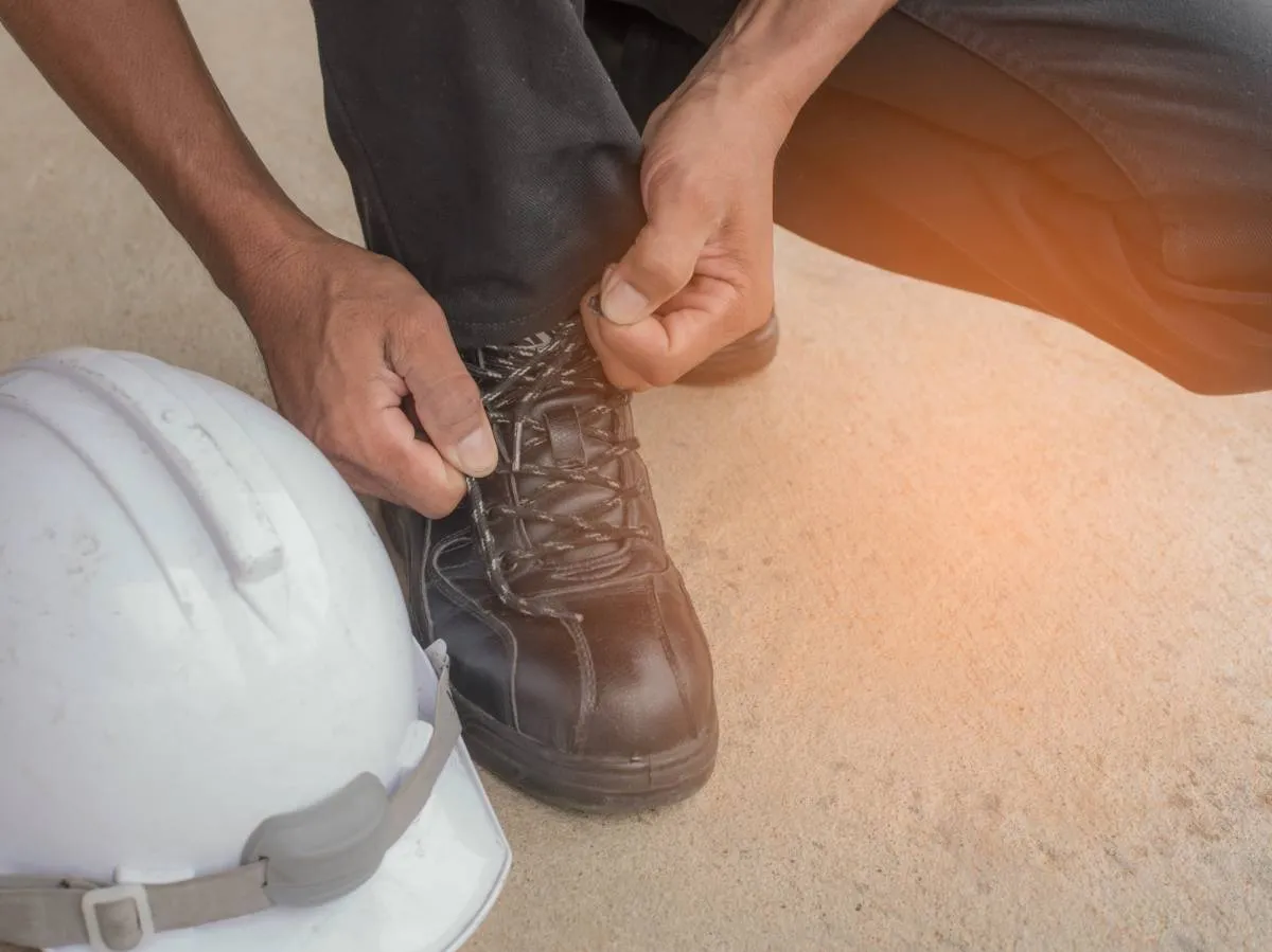 Cheville exposée au travail : comment une chaussure montante protège réellement ?