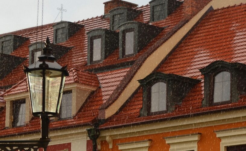 Maison_avec_toit_ardoise_:_un_bon_choix_de_toiture_?