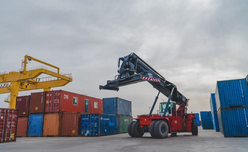 La_mini_grue:_pourquoi_louer_cet_engin_pour_vos_différents_travaux?