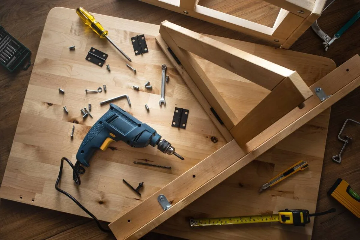 Atelier de bricolage : les 10 outils incontournables à posséder