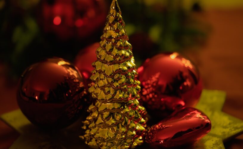 Donnez_vie_à_votre_table_de_Noël_grâce_à_l_art_du_pliage_de_serviettes
