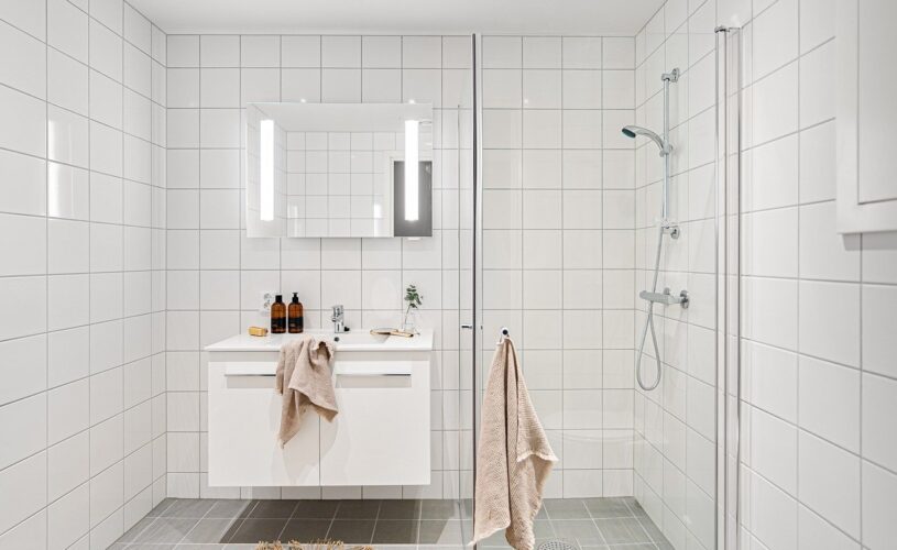 Aménagement_de_salle_de_bain_:_le_rôle_crucial_de_la_hauteur_des_meubles_