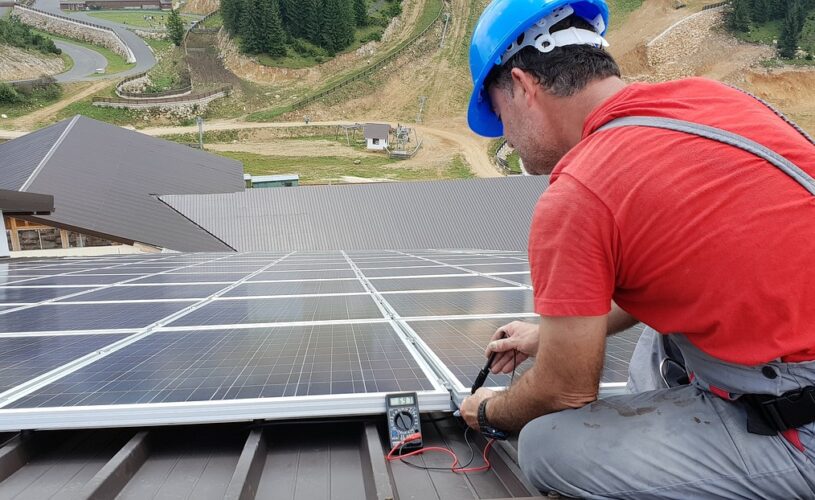 Pourquoi_opter_pour_un_panneau_solaire_sur_bac_acier_:_tous_les_avantages