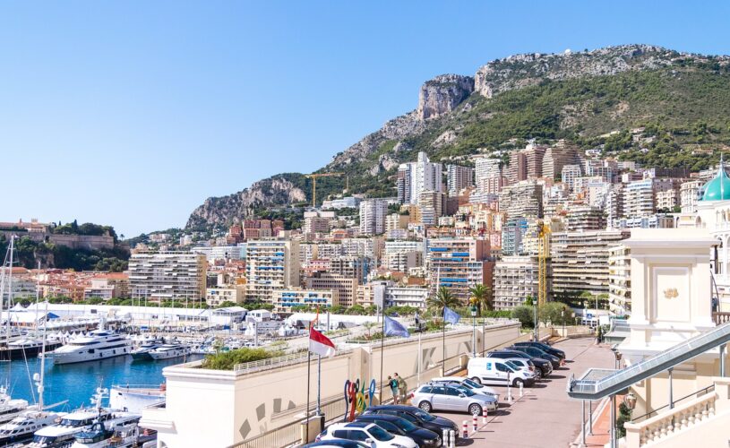 Visite_exclusive_des_joyaux_architecturaux_:_la_magie_des_maisons_à_monaco