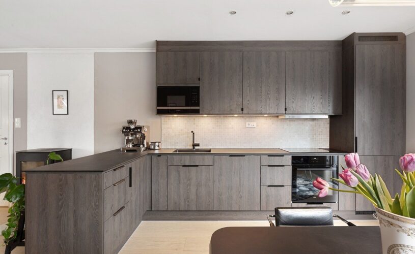 Faut_il_utiliser_les_services_d_un_cuisiniste_et_comment_le_choisir_aujourd_hui_?