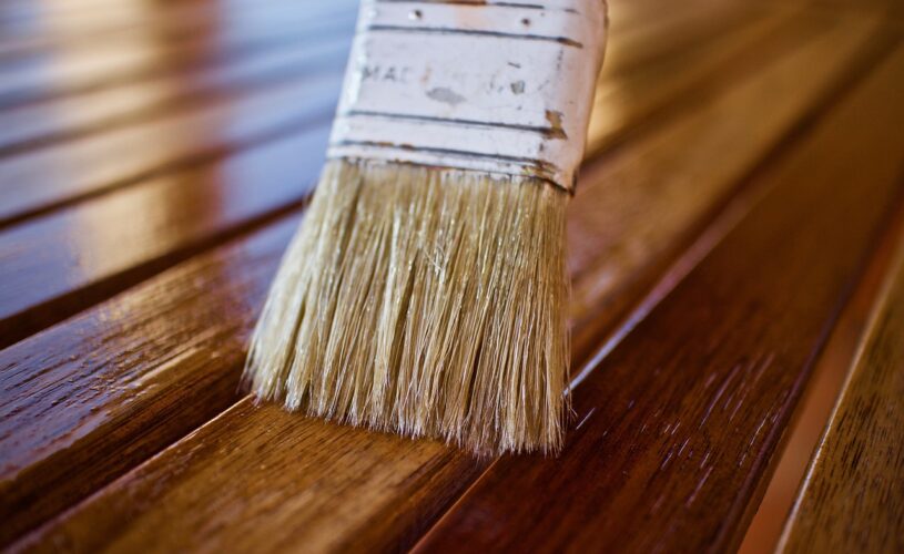 Profiter_de_la_beauté_du_bois_avec_les_bonnes_solutions_d’entretien_du_bois_de_qualité
