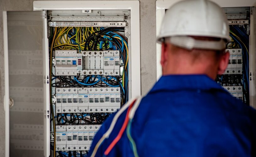 Maintenance_de_la_chaîne_électrique_:_6_pratiques_essentielles_pour_prévenir_les_pannes