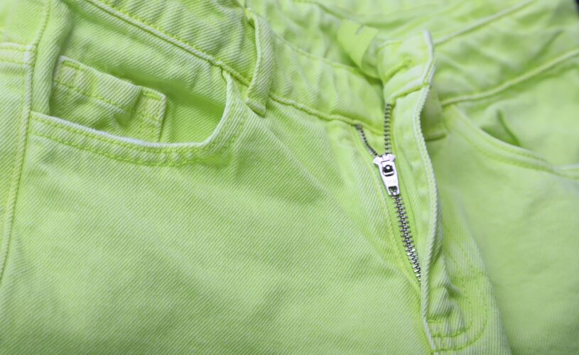 Quelles_sont_les_matières_utilisées_par_les_spécialistes_pour_concevoir_les_pantalons_pour_travailleurs_artisanaux ?